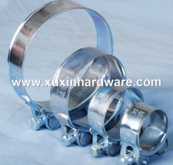 Robust hose clamp with single solid bolt